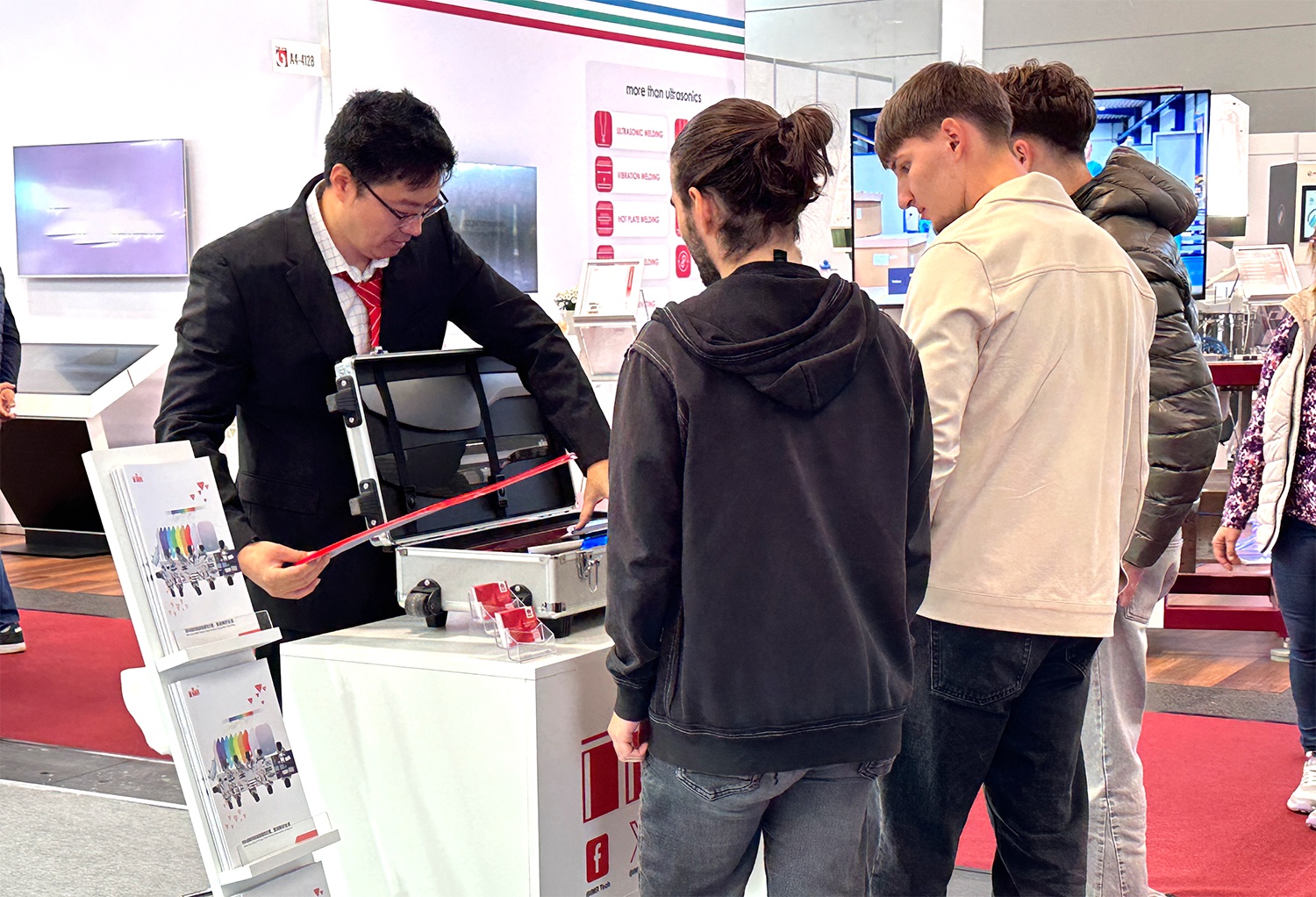 IMR-Tech、スマートサーフェス製品を携えてドイツFAKUMAに出展(图2) 1.jpg